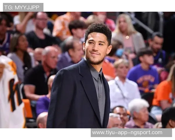 布克谈球队信任建立过程强调夏季训练的重要性与团队凝聚力